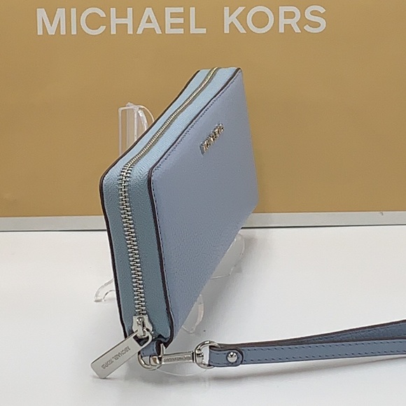 MICHAEL KORS LARGE TRAVEL
CONTINENTAL WRISTLET WALLET PALE
Blue COLOR - Picture 9 of 11